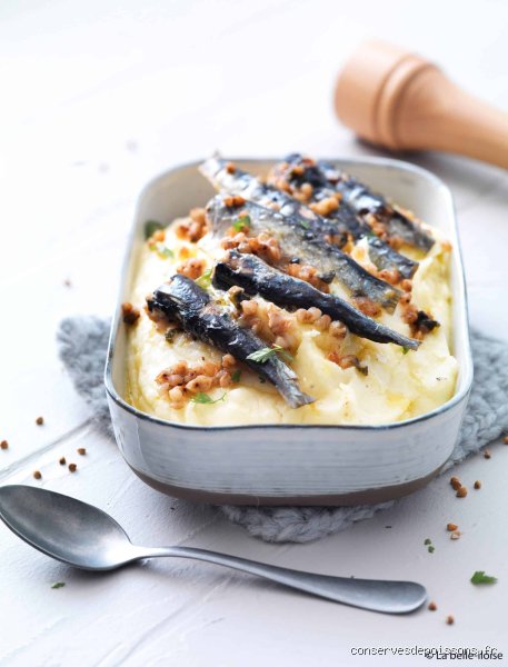 Comment accompagner une boîte de sardines : l'art subtil de transformer un petit poisson argenté en festin gastronomique