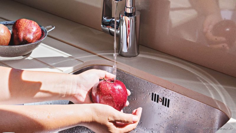 Comment laver une pomme avant de la manger ?