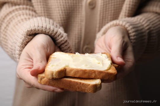 Est-ce que griller du pain fait baisser la glycémie ? La vérité scientifique derrière cette astuce de cuisine