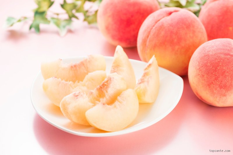 Les pêches sont-elles le fruit le plus sain au milieu des étals d'été ?