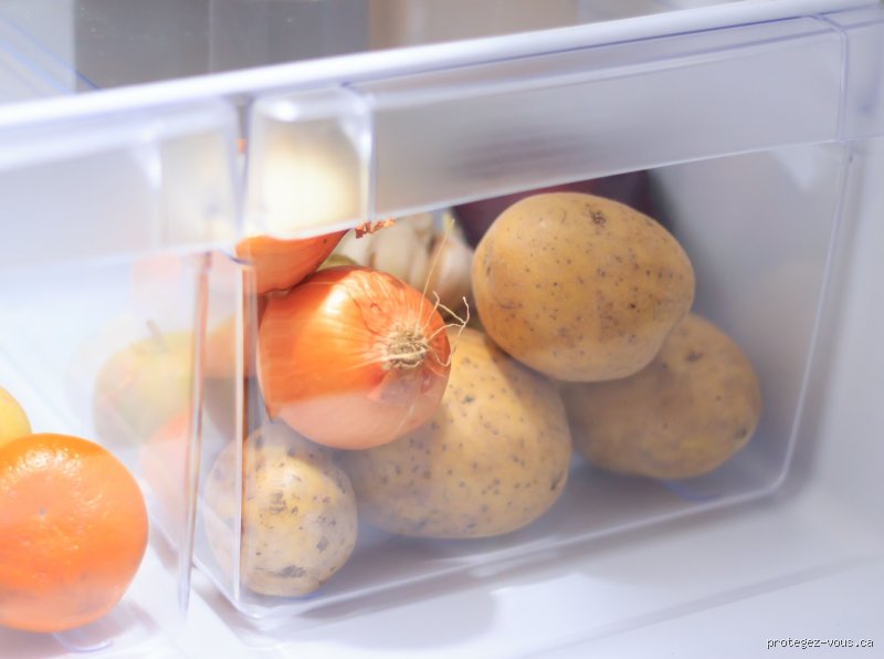 Peut-on conserver les pommes de terre et les oignons dans le même garde-manger sans risquer le désastre culinaire ?