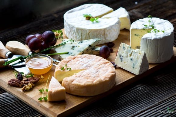 Qu'est-ce que la règle des 3 fromages et comment l'appliquer pour un plateau parfait ?
