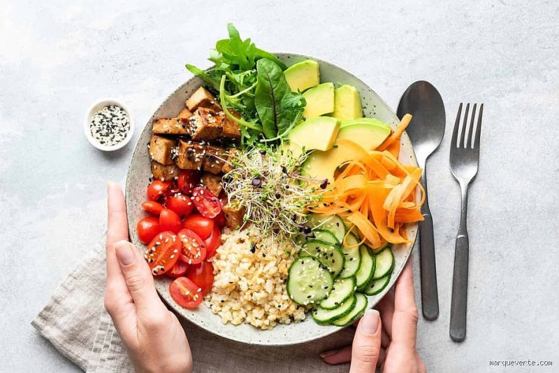 Quel est un bon plat pour un diabétique ? Guide complet pour manger avec plaisir sans faire exploser sa glycémie