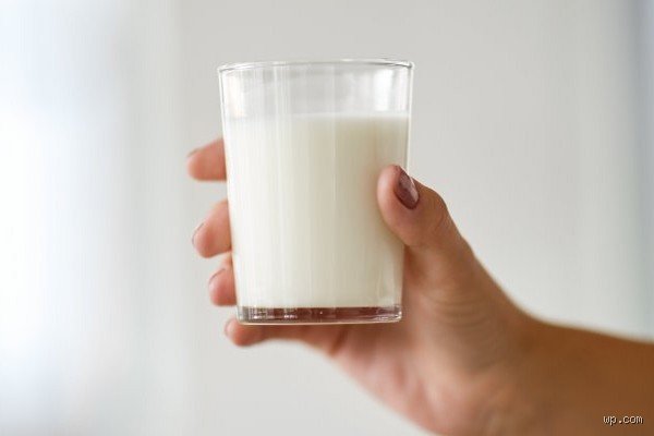 Quelle quantité pour un verre de lait ? Comprendre les standards de mesure