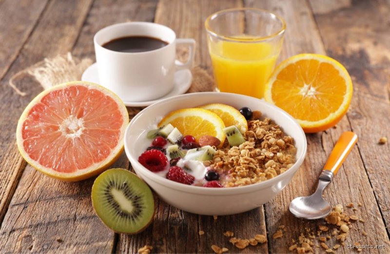 Quels sont les meilleurs fruits pour le petit-déjeuner pour booster votre énergie dès le matin ?