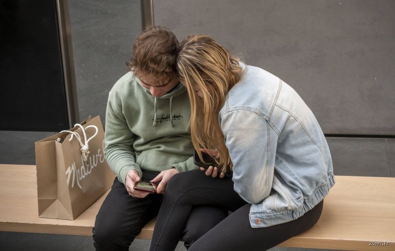 Pourquoi le nombre 143 est-il devenu le code universel pour dire « Je t'aime » sur nos écrans ?