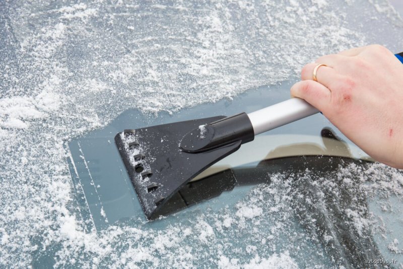 Comment empêcher les vitres d'auto de geler dès les premières gelées matinales de novembre