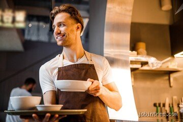 Comment s'appelle le chef des serveurs dans un restaurant ?