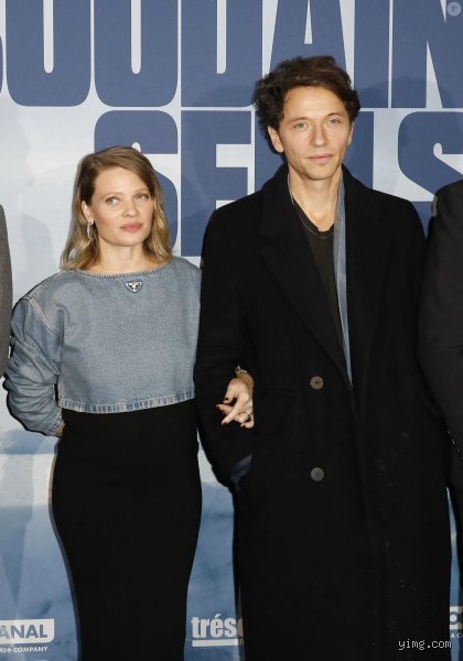 Où vivent Mélanie Thierry et Raphaël ? Entre l’effervescence de Paris et le refuge sauvage d’Ibiza