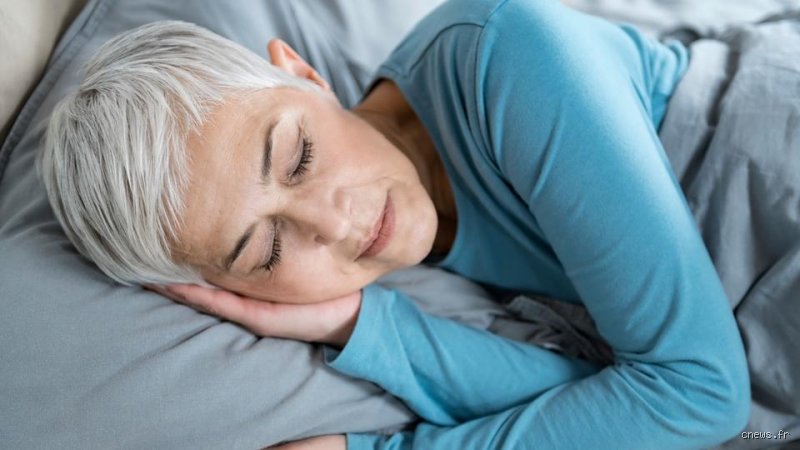 Quelles sont deux habitudes à éviter avant de se coucher pour enfin retrouver un sommeil profond et réparateur ?