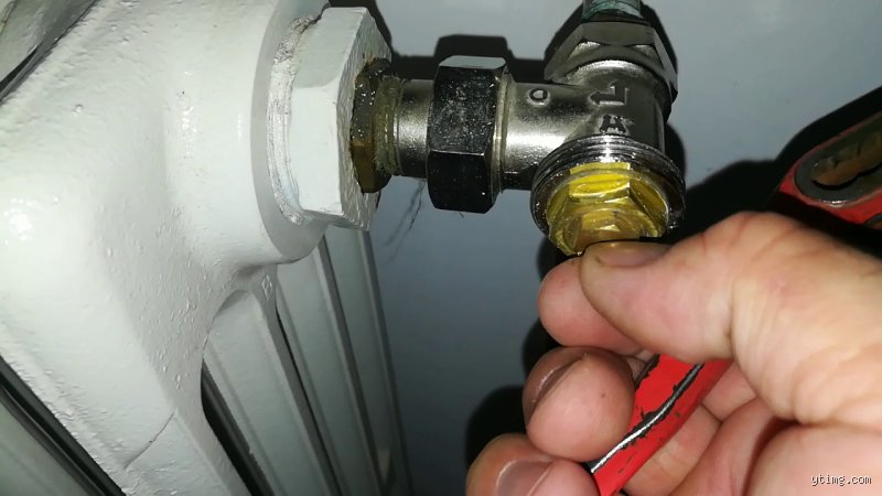 Bloquer le thermostat : Vraiment une bonne idée ? Mon avis et les vraies solutions.