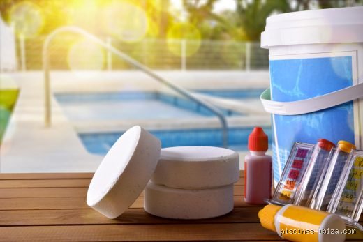 Comment puis-je garder l'eau de ma piscine propre tout au long de l'été sans devenir l'esclave de son entretien ?