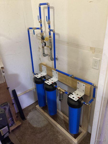 Est-il possible d'installer un système de filtration d'eau pour toute la maison à l'extérieur : le guide complet pour ne pas se tromper