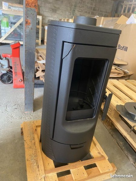 Puis-je vendre mon poêle à bois ? Tout ce qu'il faut savoir avant de se séparer de son chauffage