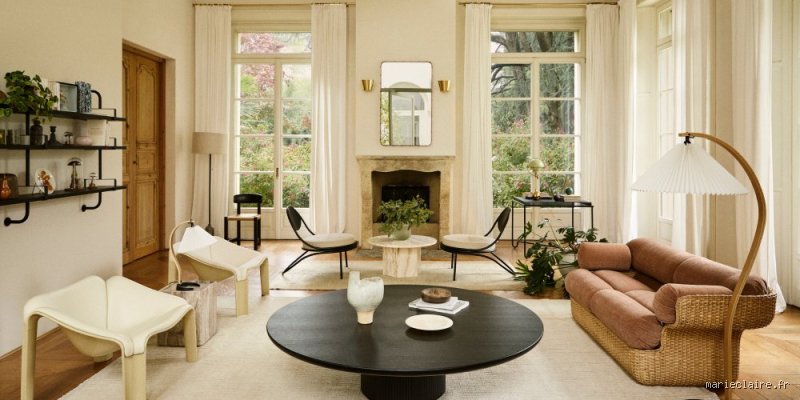 .
# Minimum 800 words, aiming for 1000+.
html_content = """Qu'est-ce que la règle des trois en décoration d'intérieur et comment métamorphoser son salon sans se ruiner ?