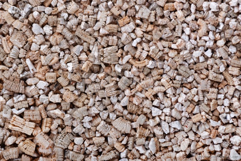 Quand ont-ils cessé d'utiliser la vermiculite dans l'isolation des maisons et pourquoi est-ce encore un problème aujourd'hui ?