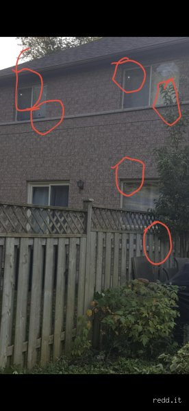 Que faire si quelqu'un a une caméra pointée vers ma maison ? Entre paranoïa légitime et vide juridique, on fait le point