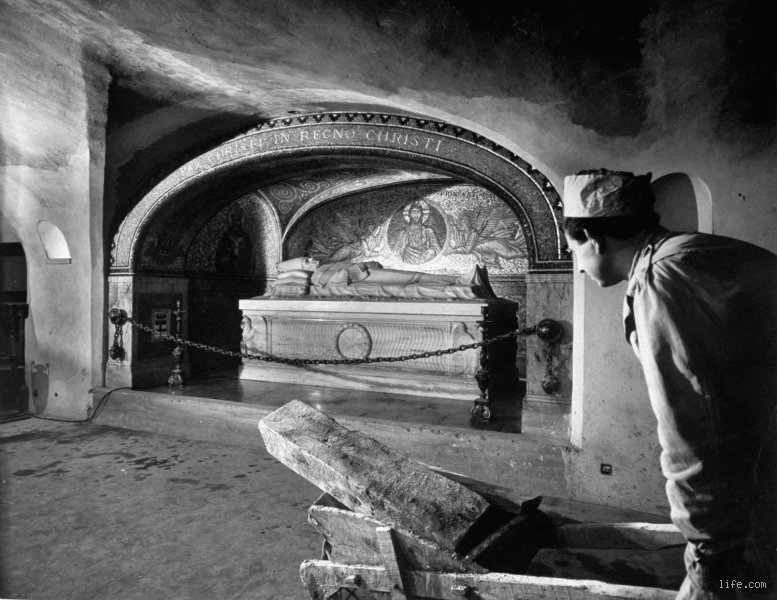 What was found underneath the Vatican? Enquête au cœur des secrets enfouis de la nécropole et de la tombe de Pierre