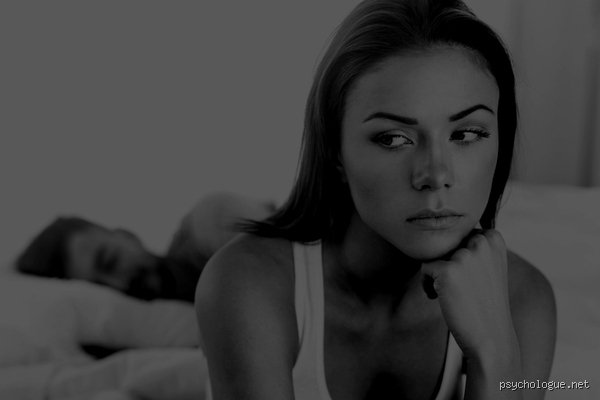 Comment reconnaître une femme insatisfaite sexuellement : les signes subtils et les réalités psychologiques d'un désir en sourdine