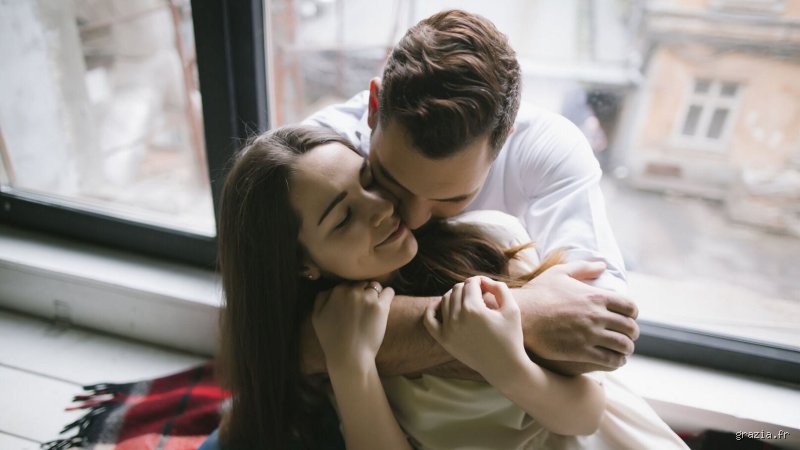 Quel est le câlin préféré des hommes ? Révélations sur ce besoin de tendresse masculine souvent ignoré par les clichés