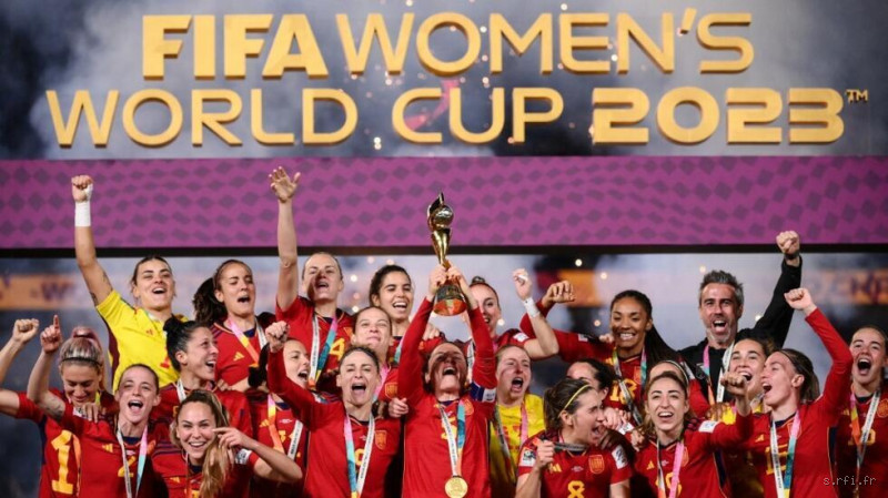 Quel pays a remporté la première Coupe du Monde féminine ? Découvrez l'incroyable victoire !