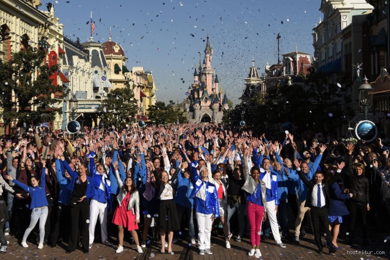 Wie viele Mitarbeiter hat Disneyland? Die Dimensionen der Cast Member