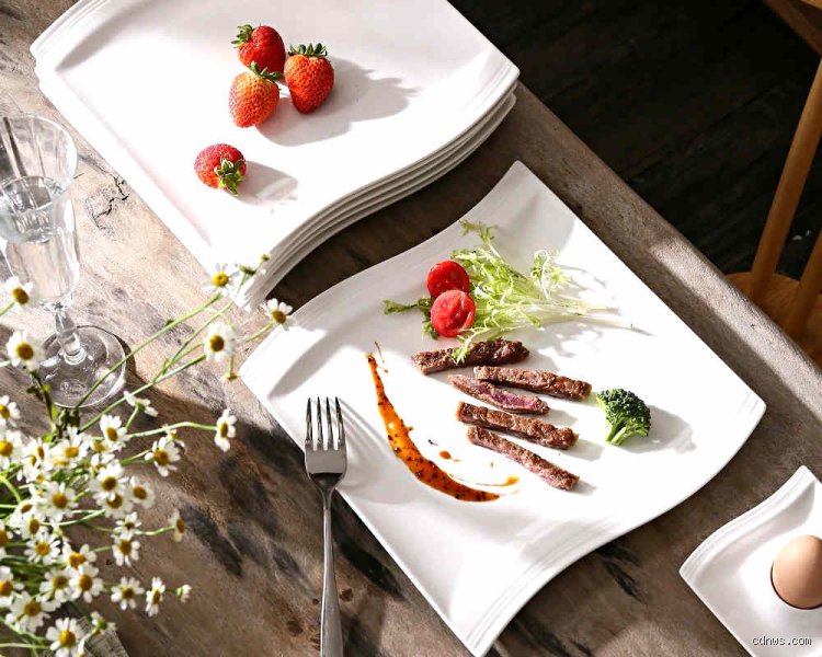 C'est quoi une assiette de service ? Guide complet de l'art de recevoir