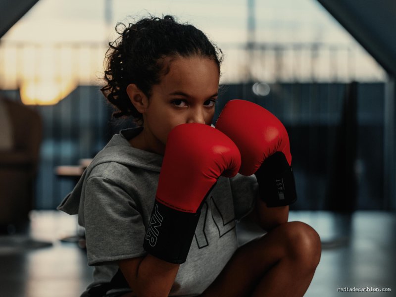 Quelle boxe pour les enfants ? Le guide complet pour choisir la discipline adaptée selon l'âge et le profil