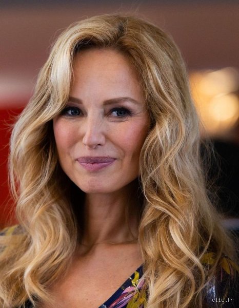 Adriana Karembeu a-t-elle 47 ans ? Entre réalité biologique et fascination pour l’éternelle jeunesse d’une icône slovaque