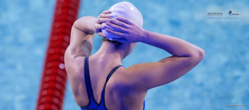 Comment protéger ses cheveux du chlore de la piscine ?