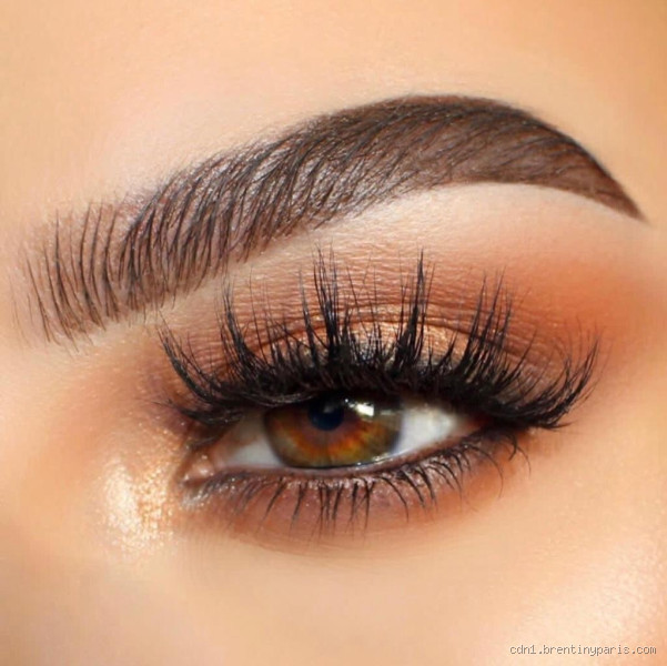 Faux cils : sublimes ou destructeurs pour vos cils naturels ?