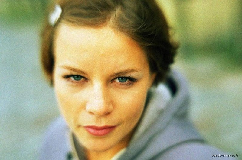 Pourquoi certaines personnes font plus vieux que leur âge : les mécanismes cachés derrière le vieillissement prématuré du visage