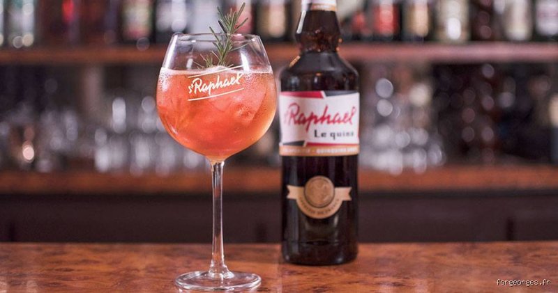 Comment servir le Saint Raphaël pour révéler toutes les facettes de cet apéritif mythique ?