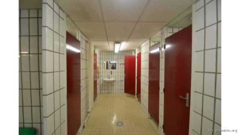 Où se doucher quand on n'a plus d'eau ? Guide complet des solutions de secours et alternatives pratiques