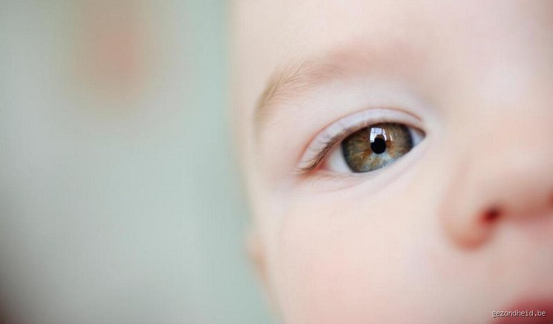 Comment avoir un enfant aux yeux clairs ? Comprendre la génétique et les probabilités
