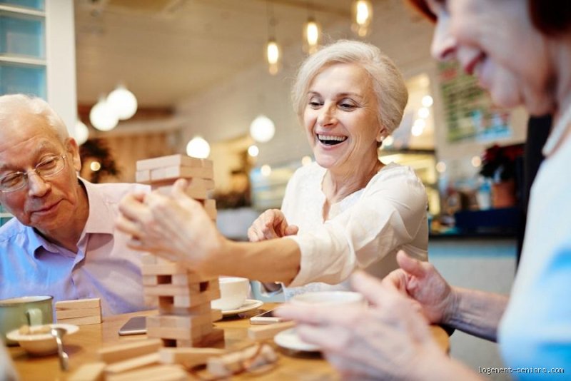Quel est l'âge moyen d'entrée en résidence service seniors ? Enquête sur un basculement sociétal majeur