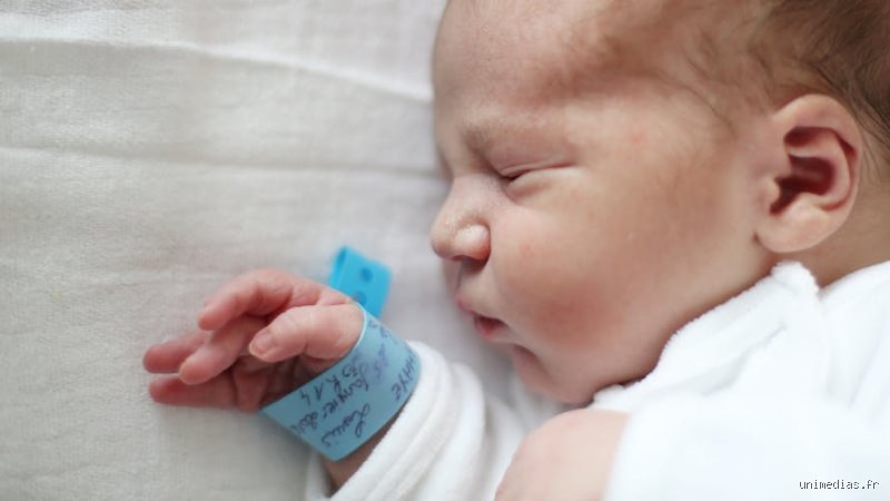 Quel est le prénom du premier enfant né en France en 2026 ? Enquête au cœur des maternités et des tendances de l'état civil