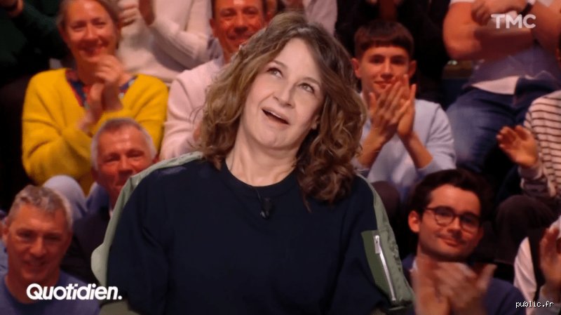 Quelle actrice de 61 ans est enceinte ? Le buzz qui bouscule nos certitudes sur la maternité tardive