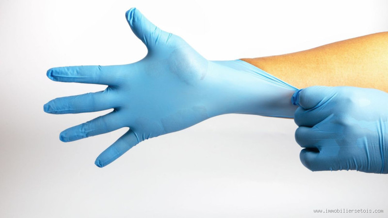 Pourquoi porter des gants lors de la toilette intime ? 🧤 Une question d’hygiène et de respect