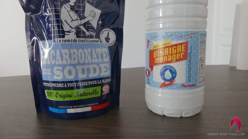 Pourquoi il ne faut pas mélanger bicarbonate de soude et vinaigre blanc ?