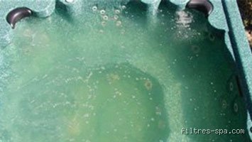 Une trop grande quantité de chlore peut-elle rendre l'eau d'un spa trouble ? Le vrai diagnostic des experts en chimie de l'eau