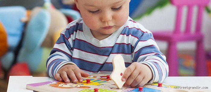 Quel âge casse-tête pour vos enfants et comment naviguer dans ce labyrinthe de la parentalité moderne ?