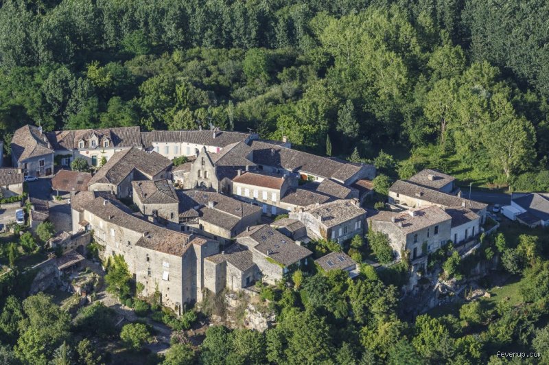 Quelle est la plus petite ville française sympa ? Le guide complet pour dénicher la perle rare loin des métropoles