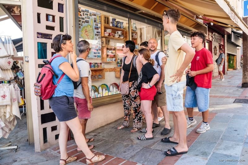 Comment appelle-t-on les Français en Corse ? Entre mythes tenaces, dérision et réalités linguistiques d'une île à part