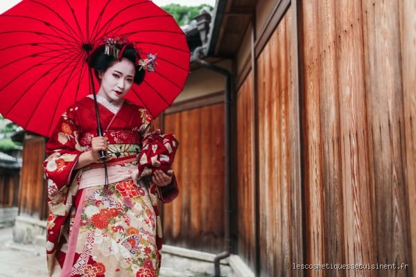 Pourquoi geisha visage blanc ?
