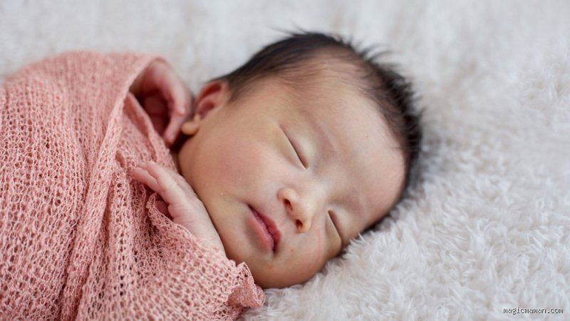 Quel est le prénom qui signifie "trésor" ? Guide complet des étymologies précieuses pour votre futur enfant