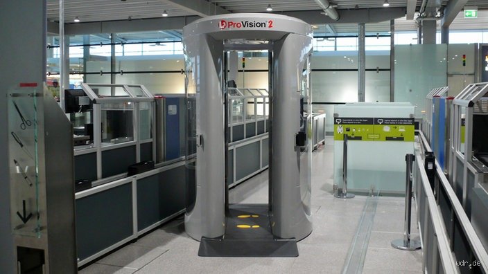 Auf was reagiert der Scanner am Flughafen?