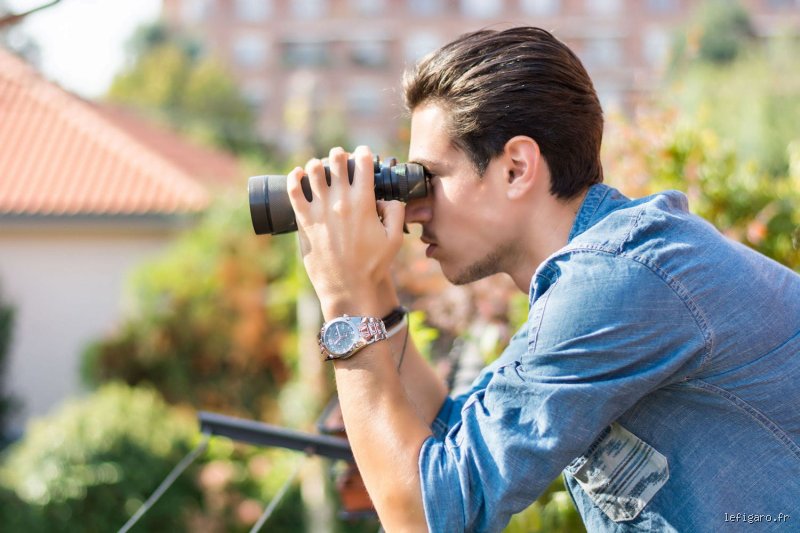 Comment puis-je prouver que mon voisin m'espionne ? Les méthodes juridiques et techniques pour démasquer un voyeurisme moderne