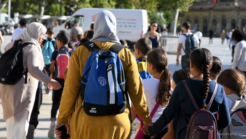 Les filles peuvent-elles porter le hijab dans les écoles françaises ? Ce que dit vraiment la loi sur les signes religieux