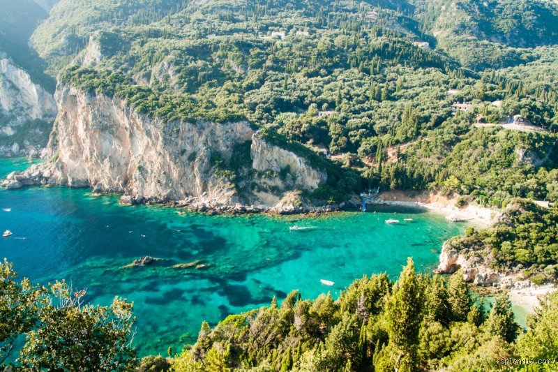 Où partir à 4 pour 2000 euros ? Les meilleures destinations et astuces pour voyager en famille ou entre amis sans se ruiner
